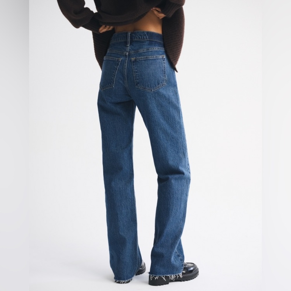 Abercrombie High Rise 90s Relaxed Frayed Hem Jean - NWT
